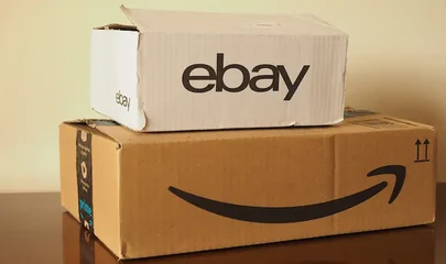eBay vs. Amazon: Im direkten Vergleich schneiden die Plattformen unterschiedlich gut ab.